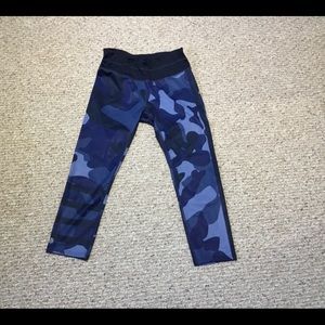 Athleta Blue camo capris size small